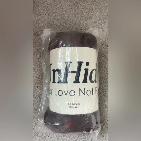 UnHide Lil' Marsh Blanket - Picture 2 of 4